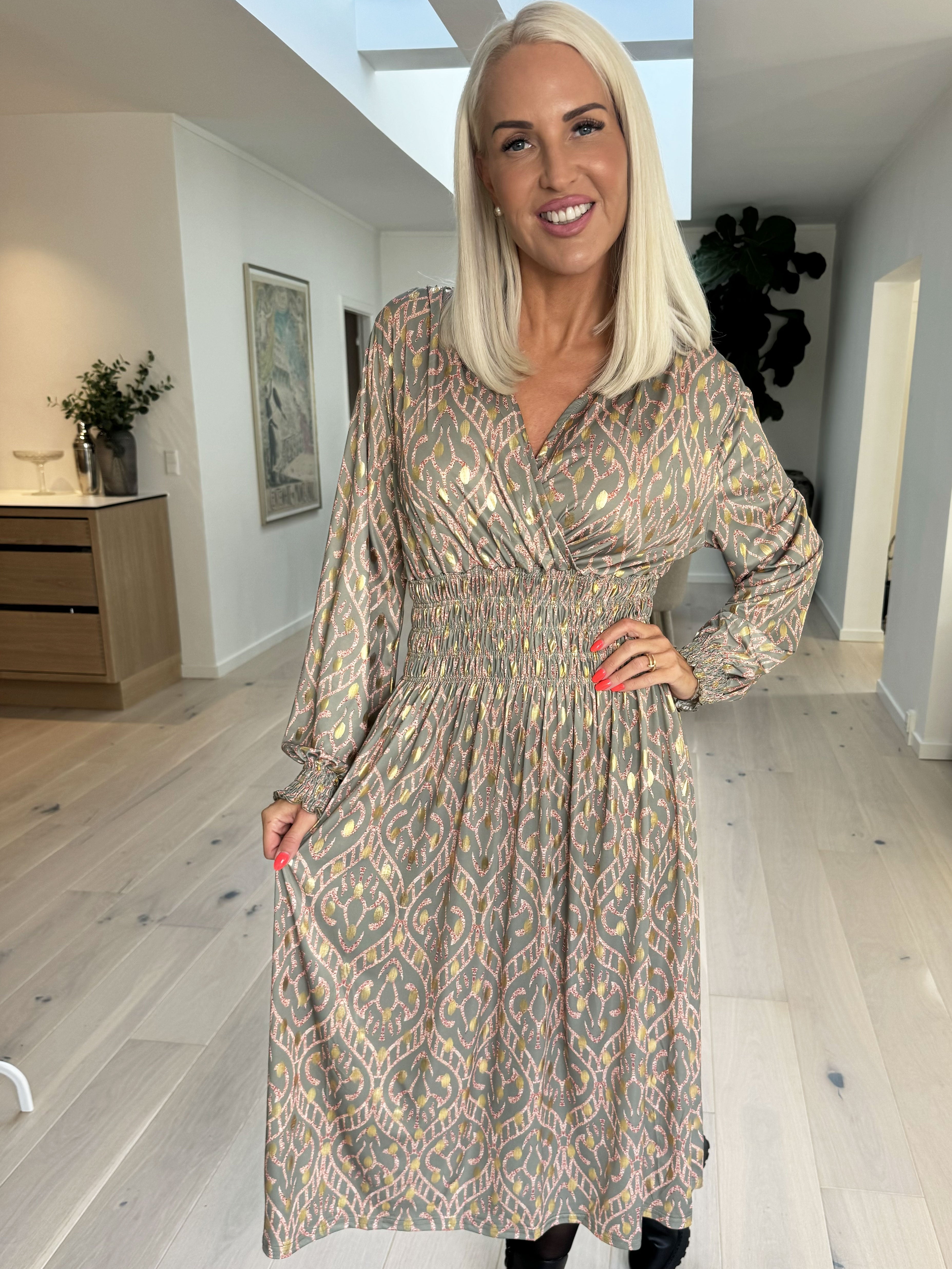 Pams Boho Midi L/S - Elastisk klänning i skrynkelfritt tyg